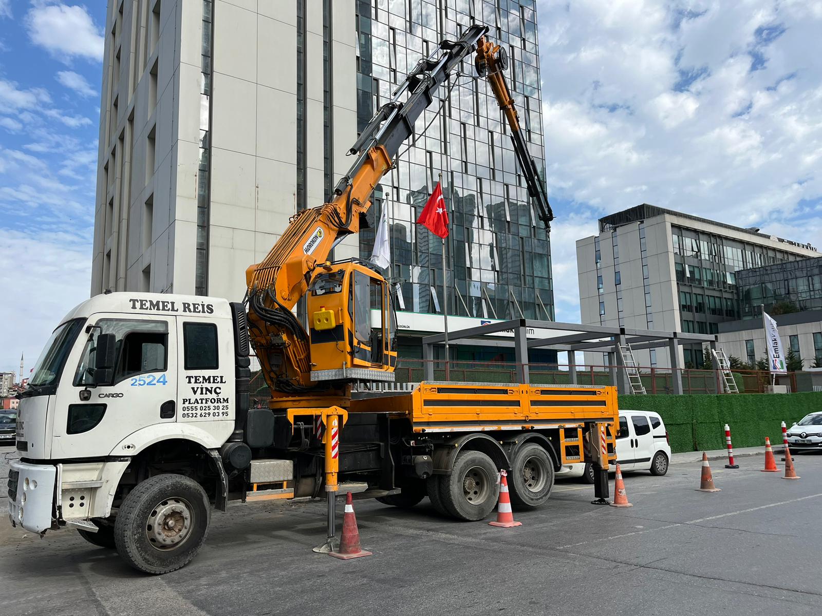 kiralık 30 tonluk vinç , 30 tonluk çift kırma kiralık vinç